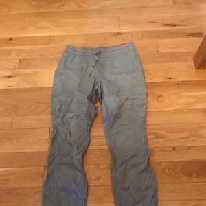 Women’s The North Face Aphrodite size Large pant